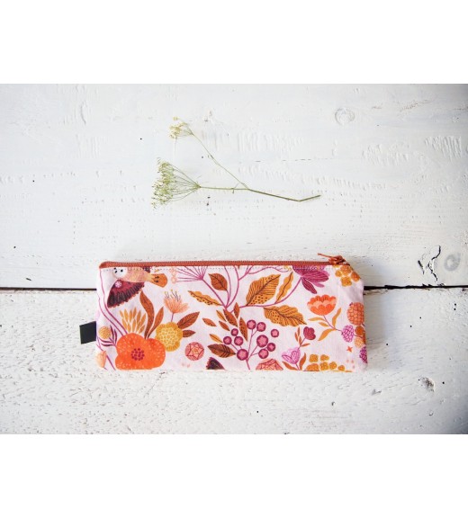 Peračník - jesenné listy na ružovej Peračník - jesenné listy na ružovej