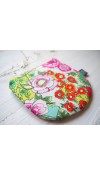 Peňaženka - kvety na zelenej